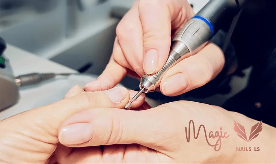 Manicura y equipo Magic Nails